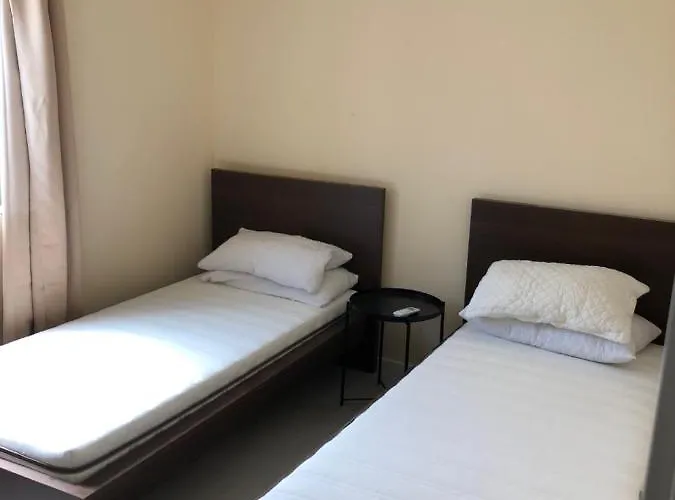 The Sea Just Across The Road - Flat 3