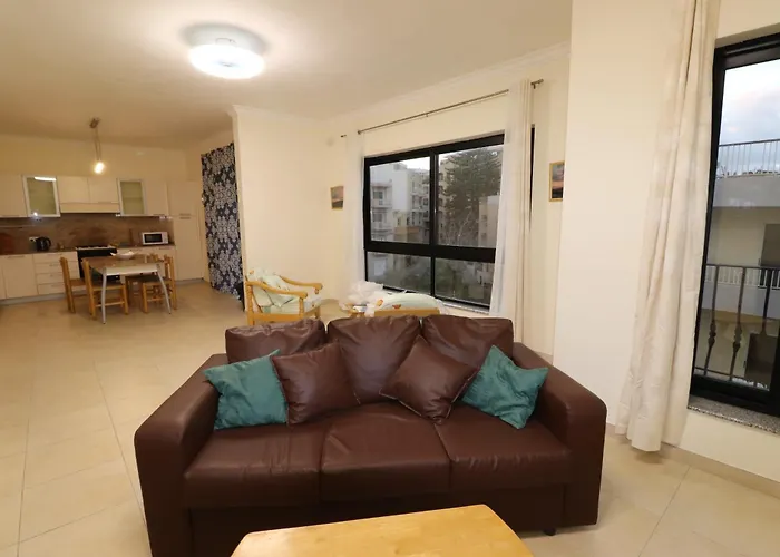 The Sea Just Across The Road - Flat 3 Apartamento St Paul's Bay