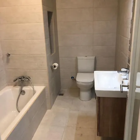 The Sea Just Across The Road - Flat 3 *