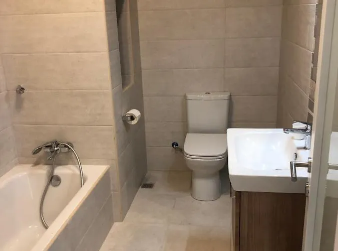 The Sea Just Across The Road - Flat 3 *