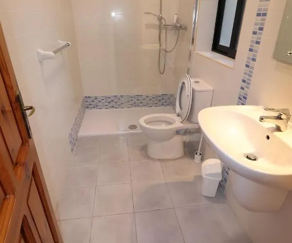 The Sea Just Across The Road - Flat 3