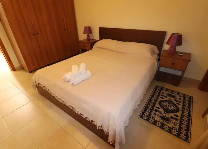 The Sea Just Across The Road - Flat 3 *