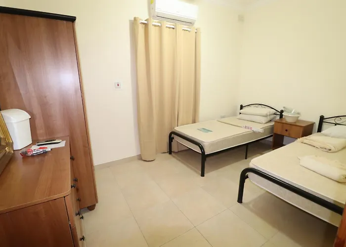 The Sea Just Across The Road - Flat 3 St. Paul's Bay